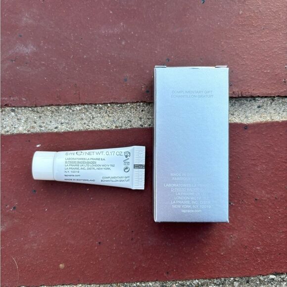 La Prairie Skin Caviar Luxe Cream (0.17 oz.)+Caviar Essence-in-Lotion (0.33 oz.) - Picture 5 of 6